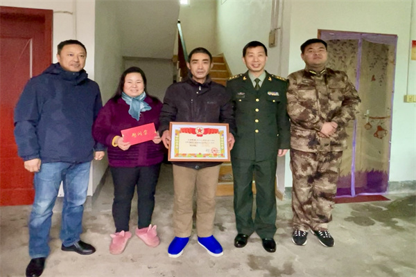 桃花潭镇：喜报送上门，山村添喜庆